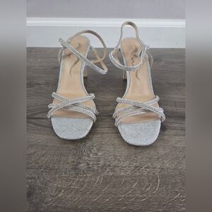 Nina Elegant Silver Strappy Sandals With Rhinestones Size 6